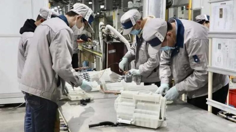 C电子行业机器人集成应用：趋势、挑战与解决方案